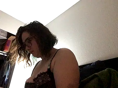 paigeycakes online show from November 27, 1:03 pm