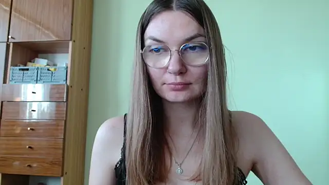 LooveELLYx online show from September 21, 1:32 pm