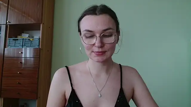 LooveELLYx online show from October 6, 1:28 pm