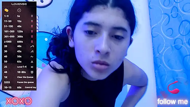 skinnykalitzo18 online show from February 22, 2:40 pm