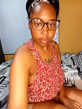 Snapshot of PreggyBunny chatting on October 18, 10:44 pm PreggyBunny online show from October 18, 10:44 pm
