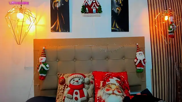 alesziarose online show from December 14, 7:41 pm