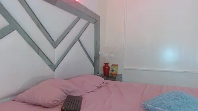 samara selene online show from September 15, 7:10 pm