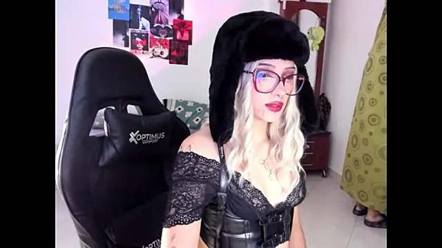 Oliver and kalypso online show from October 25, 2:52 am