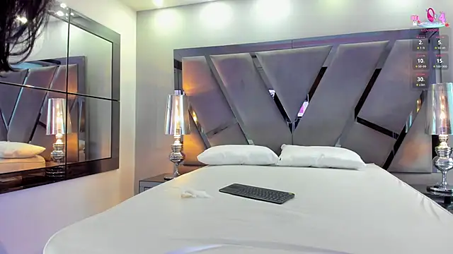 Snapshot of miamirage_ chatting on October 6, 12:44 pm miamirage  online show from October 6, 12:44 pm