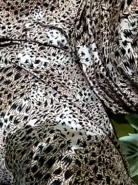 Dassing strip couple online show from April 5, 10:36 am