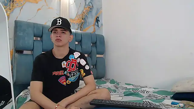 TWINKS FRIENDS online show from March 20, 1:49 pm