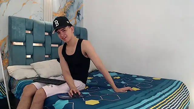 TWINKS FRIENDS online show from February 10, 1:25 pm