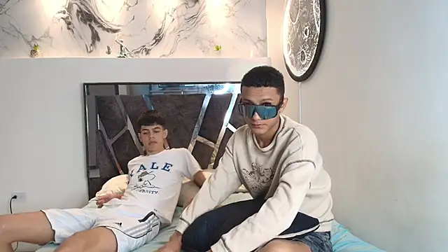 TWINKS FRIENDS online show from November 11, 7:38 am