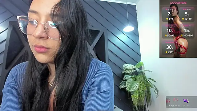 zoe martins  online show from November 18, 5:25 pm