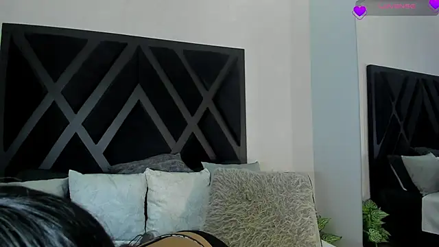 zoe martins  online show from May 29, 5:55 pm