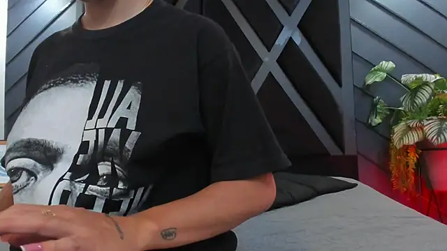 zoe martins  online show from October 6, 5:18 pm