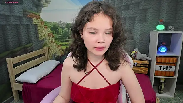 Snapshot of EmilyChaves chatting on September 15, 6:15 pm EmilyChaves online show from September 15, 6:15 pm