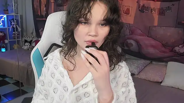 EmilyChaves online show from November 22, 4:42 pm