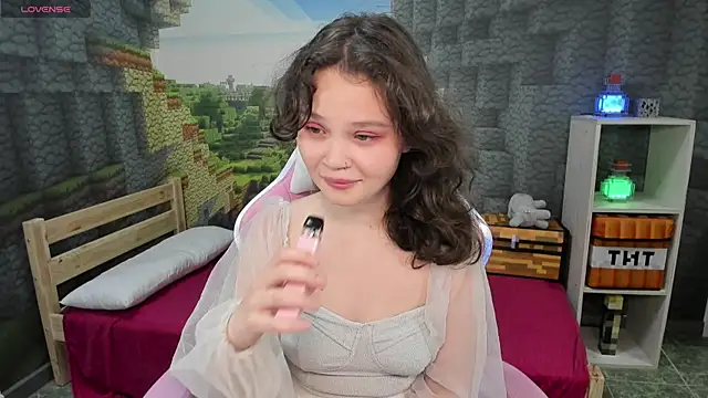 Snapshot of EmilyChaves chatting on September 18, 9:02 pm EmilyChaves online show from September 18, 9:02 pm