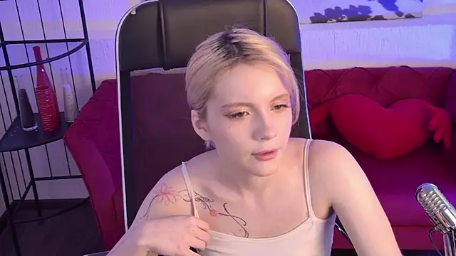 AuroraWrenfield online show from March 17, 5:44 am