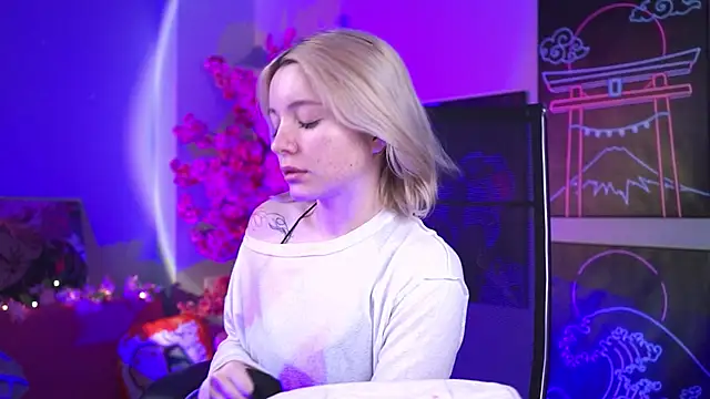 AuroraWrenfield online show from March 24, 2:28 am