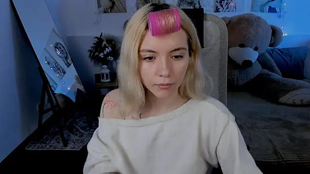 AuroraWrenfield online show from April 10, 4:29 am