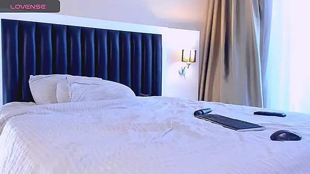 marrenaa online show from November 25, 7:10 am