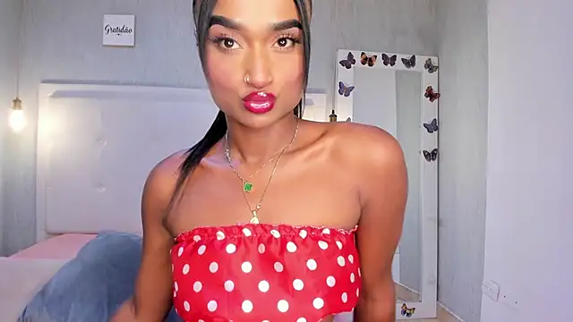 EsmeraldaNyx online show from October 3, 10:15 pm