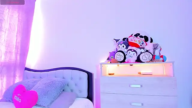 my aleja  online show from March 28, 12:59 pm