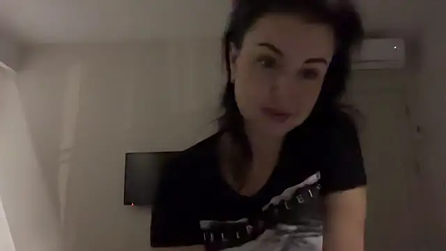 Snapshot of Gilin1 chatting on October 31, 7:18 pm Gilin1 online show from October 31, 7:18 pm