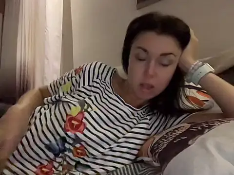 Snapshot of Gilin1 chatting on October 13, 6:43 pm Gilin1 online show from October 13, 6:43 pm