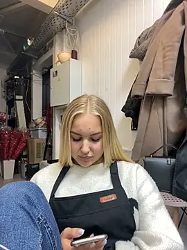 Snapshot of CandyVice chatting on September 24, 4:50 pm CandyVice online show from September 24, 4:50 pm