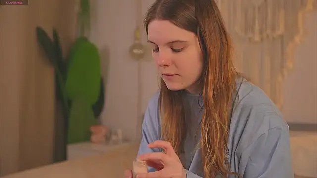 Lu  Lane online show from October 9, 7:56 am