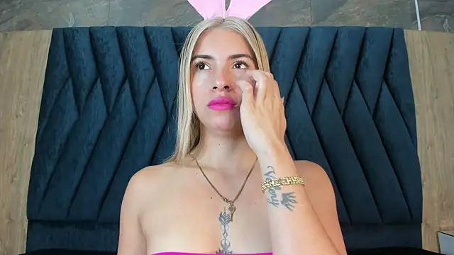 Barbiie 98 online show from October 25, 2:03 pm