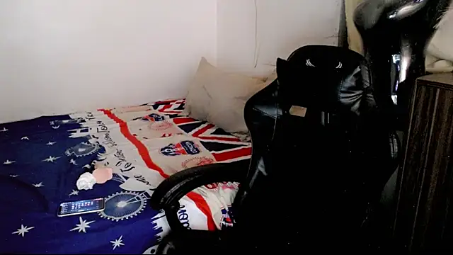 Snapshot of Cutierhyxx chatting on October 15, 3:47 pm Cutierhyxx online show from October 15, 3:47 pm