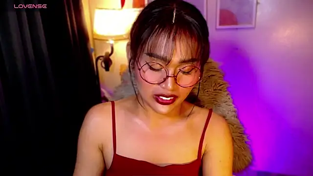 urmidnightcravingsxx online show from June 11, 3:58 am