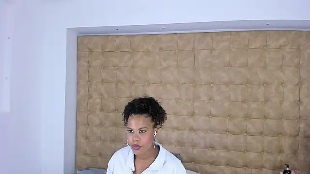 MiiaSmith   online show from December 13, 9:21 pm