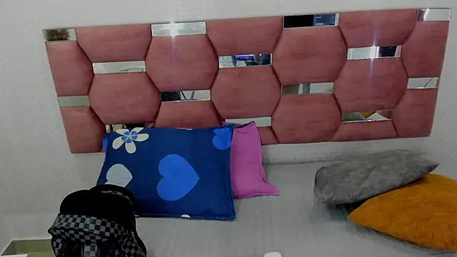 MiiaSmith   online show from December 3, 8:55 pm