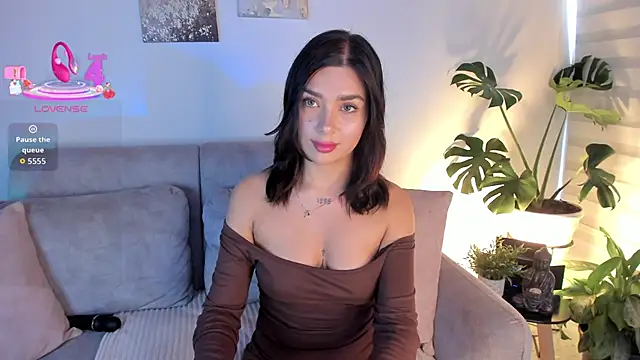 Estrer collins online show from January 8, 8:35 pm