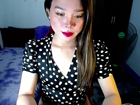 Urassiansweetcummer online show from November 1, 1:54 am