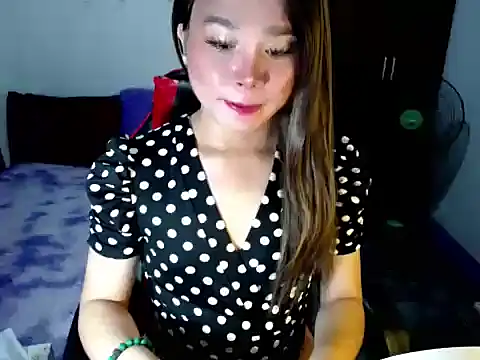 Urassiansweetcummer online show from November 7, 2:39 am