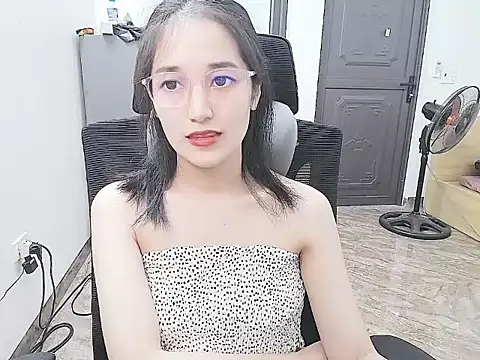 Shulee21 online show from October 25, 7:49 am