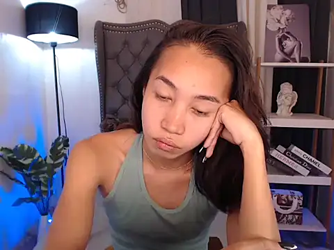 Snapshot of Sweet_kittyxx chatting on October 24, 7:15 am Sweet kittyxx online show from October 24, 7:15 am