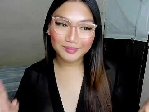 Snapshot of Lou_heart chatting on October 22, 3:11 am Lou heart online show from October 22, 3:11 am