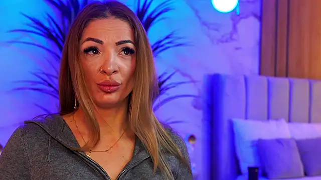 Izabellle02 online show from December 23, 6:39 am