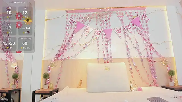 ikia lopez  online show from February 19, 11:43 am