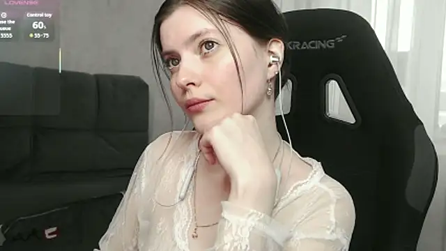 cute elfy  online show from March 31, 1:55 pm