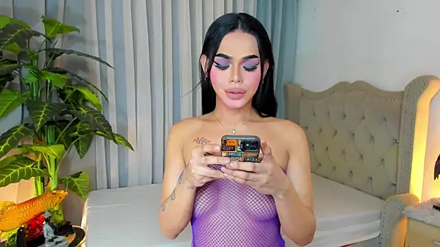 MochaliciousTransOnTop online show from December 20, 4:38 am