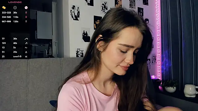 lovelyalivia online show from November 29, 9:35 am