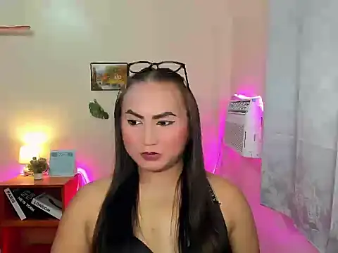 hella queen online show from January 6, 5:27 pm