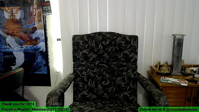 Snapshot of MoonBalloons chatting on October 4, 5:13 am MoonBalloons online show from October 4, 5:13 am