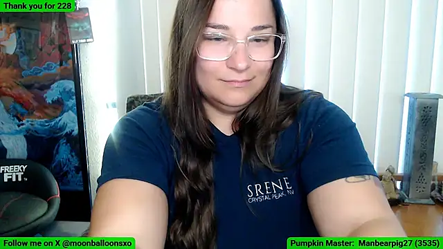 Snapshot of MoonBalloons chatting on October 1, 6:57 pm MoonBalloons online show from October 1, 6:57 pm