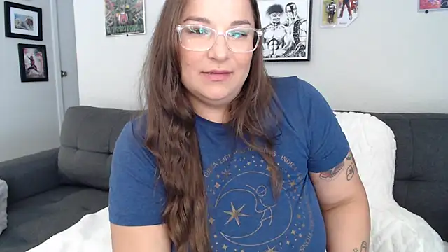 Snapshot of MoonBalloons chatting on September 15, 11:23 pm MoonBalloons online show from September 15, 11:23 pm