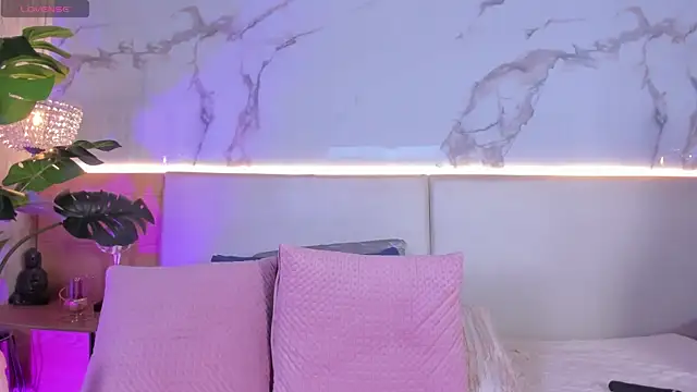 ValSmith  online show from April 18, 4:26 am